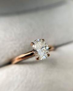 Anillo de compromiso minimalista chapado en oro de 18 quilates de plata de ley con diamante de corte ovalado de 9x7mm | Anillo de aniversario de Boda nupcial solitario - Product Image 2