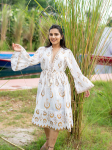 Robe courte bohème blanche pour femmes, en coton imprimé, robe d'été légère, tenue de villégiature - Product Image 1