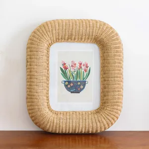 Cadre photo en rotin de charme Cadre photo en rotin luxueux avec bord arrondi épais pour accessoire de maison - Product Image 2