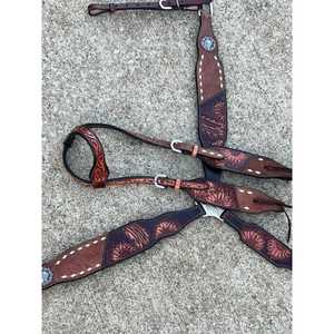 Juego de tachuelas de calidad de lujo, cabeza de caballo de cuero labrado y cuello de pecho con ribete de pespunte - Product Image 1