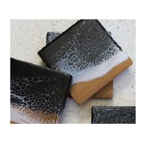 Dessous de verre en résine époxy et bois carrés avec design océan noir pour une utilisation dans les coussinets de cercle de tasse de cuisine disponibles par STAR CRAFTS INDIA - Product Image 1