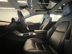 Tesla Model 3 Standard Range Plus 2022 Usado en Buenas Condiciones, Llantas de Aleación Izquierdas R17, Asientos de Cuero Oscuro, Sistema de Navegación, Automático - Product Image 3