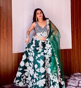 ¡Kasturi Silk Georgette Lehenga tradicional con lentejuelas arcoíris y el trabajo de Dori incluye Dupatta excelente valor! - Product Image 6