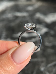 Hidden Halo Or Blanc 2.00 Ct VS1 Clarté Trillion Cut Lab Créé Diamant Bague De Fiançailles Vintage Style IGI Parties - Product Image 5