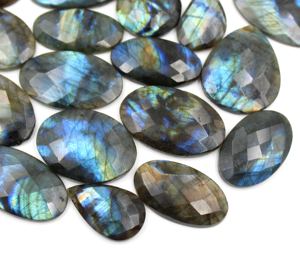 ราคาขายส่ง ลาบราโดไรต์ธรรมชาติ ทรงเหลี่ยมเจียระไนแบบคาโบชอง คุณภาพเยี่ยม แสงไฟธรรมชาติ  เรียบเนียน สำหรับทำเครื่องประดับ - Product Image 2