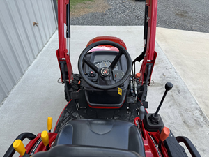 รถแทรกเตอร์ Massey Ferguson MF GC1723E มือสองและใหม่ พร้อมอุปกรณ์ต่อพ่วงแบบรวดเร็ว กระบะตักดิน ระบบขับเคลื่อน 2 ล้อ และ 4 ล้อ สำหรับงานเกษตรกรรมและงานก่อสร้าง - Product Image 6
