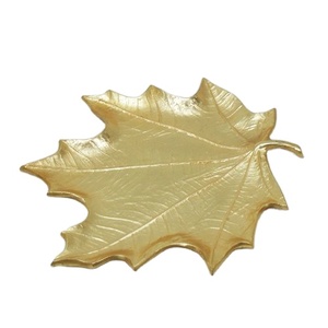 Plateau de service en bois de luxe fait à la main de qualité supérieure en aluminium plaqué or avec design unique de feuille Caractéristique décorative pour la cuisine - Product Image 1