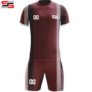 Uniforme de football pour jeunes Maillot de football personnalisé par sublimation pour hommes-Vêtements de sport personnalisés de haute qualité pour les équipes - Product Image 5
