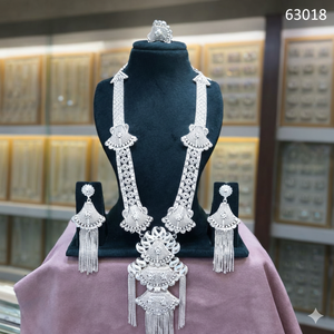 Conjunto de Collar con Diseño de Flores Chapado en Oro Tradicional con Detalles de Piedras Rojas Modelo n.° 23191 - Product Image 3