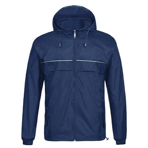 Veste coupe-vent à coque souple personnalisée, imperméable, pour la pêche en plein air, veste légère à capuche pour homme avec bande réfléchissante - Product Image 1
