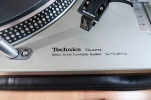 Qualité Technics-SL1200MK5 Qua-rz Professional Direct Drive Turntable MINT - Product Image 2