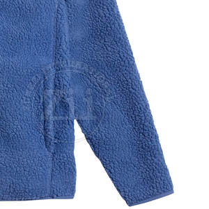 Chaqueta de Invierno de Forro Polar Ecológica, Cortavientos, con Cuello Alto y Logotipo Personalizado, Fabricada en Pakistán - Product Image 6