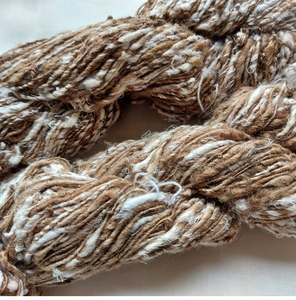 100% fil de soie Tussar & Mulberry filé à la main avec une texture unique recyclée pour tricoter et tisser à la main des motifs bruts - Product Image 2