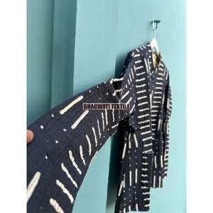 Vente en gros de vestes indiennes en coton matelassé faites à la main Vintage réversible Kantha avec broderie Bord respirant et libre - Product Image 4