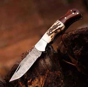 Navaja Plegable de Bolsillo de Acero de Damasco de Alta Calidad, Hecha a Mano, para Supervivencia al Aire Libre, con Mango de Madera para Senderismo y Camping, con Funda - Product Image 1