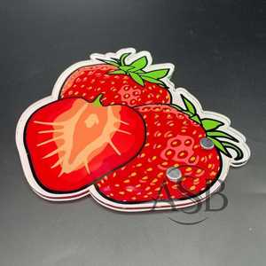 Carreau de cils de fraise rouge acrylique avec impression de logo personnalisé d'aimants impression de logo personnalisé en forme de fraise - Product Image 1