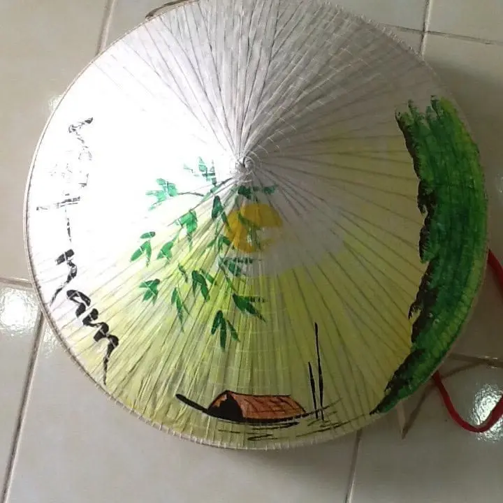 Sombrero cónico de hoja de palma vietnamita-Non La-Hecho a mano del proveedor de Vietnam