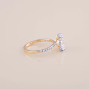 Bague de fiançailles en diamant de laboratoire taille radiant de 1,10 ct avec pavé de 0,304 ct, plaqué rhodium, certifiée IGI, en argent sterling 925 massif - Product Image 5