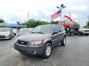 Precio bajo, Ford Escape XLT 2006, auto usado en venta - Product Image 1