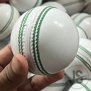 Balle de cricket de sport haute performance de meilleure qualité en cuir dur balle dure 4 pièces/2 pièces Sialkot fabrique JawasSports - Product Image 3