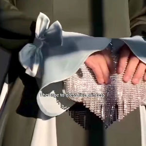 Abayas élégantes et modestes brodées à la main pour femmes! - Product Image 3