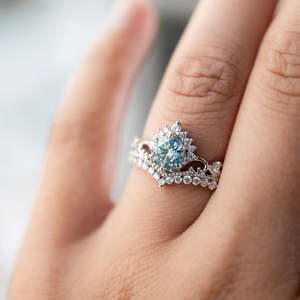 Bague Couronne de Princesse en Argent Plaqué Or 18K Hallmark Modern, Bijou Géométrique avec Pierre Précieuse pour Fiançailles - Product Image 1