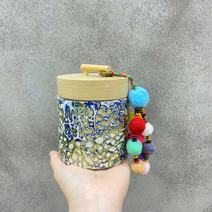 Tarro de bambú lacado hecho a mano con borla colorida Caja de regalo única de Ramadán y Eid de Vietnam - Product Image 4