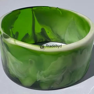 Brazalete de resina de Bajo desperdicio para los entusiastas de la moda Eco Chic de Tradebyd - Product Image 1