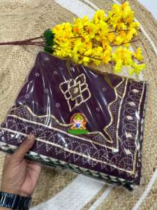 ผ้าไหมวิชิตราเนื้อนุ่มสำหรับผู้หญิง พร้อมพัลลูสีเข้มแบบหมึกขัด และงานตกแต่งแบบกัตตาปัตติ ผลิตในประเทศอินเดีย - Product Image 4