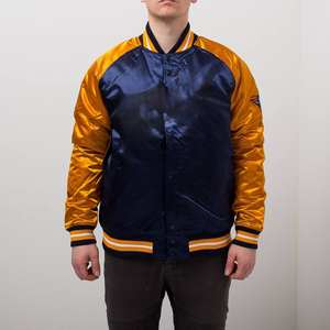 แจ็คเก็ตวาร์ซิตี้ผ้าซาตินโพลีเอสเตอร์ 100% แบบกำหนดเองสำหรับทีมกีฬาและโลโก้ชื่อสโมสร แจ็คเก็ตเบสบอลแบบ Letterman แจ็คเก็ตวาร์ซิตี้มหาวิทยาลัย - Product Image 3