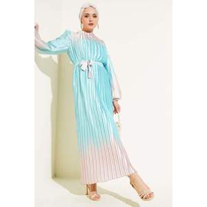 Vestido de satén plisado bicolor menta - Product Image 1