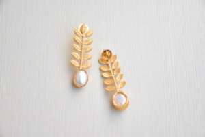 Aros de Latón Chapados en Oro al por Mayor, Cristal Curativo Genuino, Acabado Pulido, Pieza de Moda Chapada en Oro, Premium B2B - Product Image 4