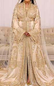 2025 @ Broderie lourde sur robe de caftan de mariage de couleur fauve ornée de perles de verre de cristal perles de pierres et travail manuel Dabka - Product Image 2