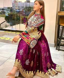 Fabricant en gros pakistanais de robes Kuchi afghanes sur mesure Meilleurs modèles en soie - Product Image 1