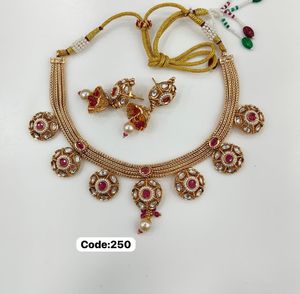 Collier de mariée indien à motif d'éléphant à double couche exquis serti de boucles d'oreilles en pierre de perle pour les mariages - Product Image 1