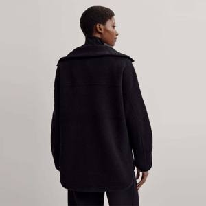 Veste Sherpa noire surdimensionnée à la mode avec poches zippées polaire douce et chaude pour temps froid - Product Image 4