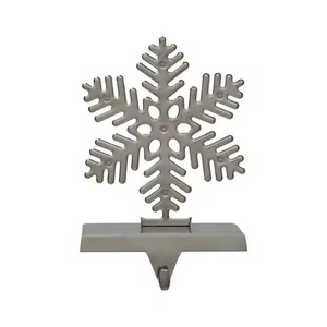Soporte de calcetín de metal decorativo para vacaciones de Navidad Gancho de hierro para colgar calcetines Regalos y decoración de Navidad - Product Image 1