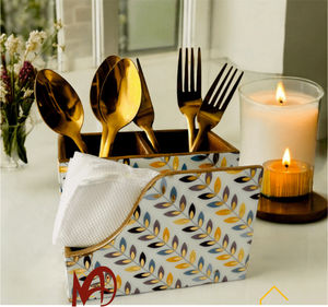 Porte-couverts en bois classique avec porte-serviettes - Product Image 1