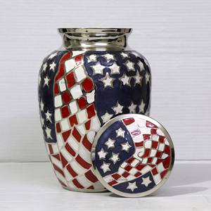 Urnes funéraires en laiton de qualité supérieure gravées à la main avec le drapeau américain pour cendres humaines, urne en laiton personnalisée, urne en laiton artisanale pour cendres d'adultes - Product Image 5