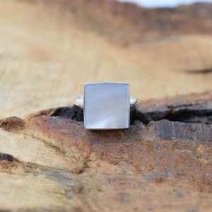 Bague en argent sterling 925 avec pierre précieuse carrée en nacre, bijoux faits à la main, bague élégante pour femmes, taille américaine 7 - Product Image 3