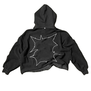 เสื้อฮู้ดดี้ผู้ชายผ้าฝ้ายแท้ 100% แบบครอป ทรงซันเฟด ฟลีซ แอซิดวอช ขอบดิบ แต่งแพทช์ สำหรับฤดูหนาว รับผลิตแบบ OEM น้ำหนัก 300 กรัม - Product Image 4