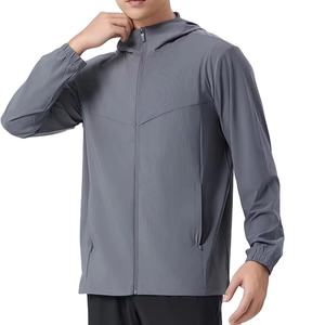 Deportes al aire libre de secado rápido abrigos capucha reflectante personalizado hombres ligero gimnasio chaqueta portátil impermeable liso teñido - Product Image 3