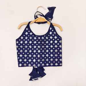 Ensemble Choli à col halterneck brodé et Lehenga plissé longueur ras du sol pour enfants Shoryam Fashion ; Qualité boutique, tenue traditionnelle indienne pour les fêtes - Product Image 3