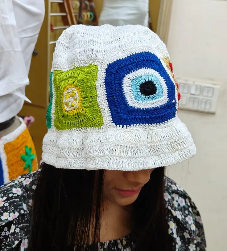 Sombrero de ganchillo hecho a mano patchwork ganchillo sombrero multicolor