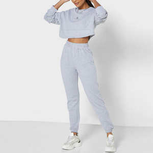 El último conjunto de Top corto informal de invierno para mujer, Top de jogging de nuevo estilo sólido con logotipo frontal, ajuste holgado, ODM, venta al por mayor de Pakistán - Product Image 3