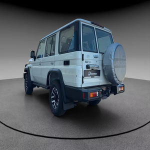 Toyota Land Cruiser GRJ76 AT Luxury 2024 – Luces LED y Toyota Safety Sense, SUV 4x4 - Product Image 1