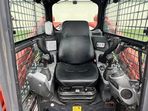 รถตักล้อยางขนาดเล็ก Kubota SVL97-2 ปี 2021 มือสอง พร้อมปั๊มไฮดรอลิก KYB รับน้ำหนักได้ 2 ตัน ใช้งานน้อย สภาพดีเยี่ยม - Product Image 2