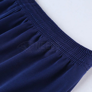 Tenues de football personnalisées OEM de haute qualité, respirantes, légères, en polyester, pour adultes, style rétro, unies et personnalisables - Product Image 5