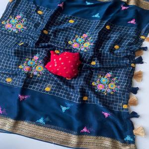 ผ้าส่าหรี VASTRA COTTAGE ผ้าจอร์เจตแท้ พร้อมลายปัก Gamthi ดีไซน์ลายตาราง  ขอบผ้าส่าหรีตกแต่งพู่ห้อย  ผ้าส่าหรีสำหรับงานเลี้ยงสุดหรู - Product Image 2