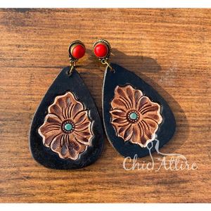 Pendientes de tuerca de cuero hechos a mano, pendientes bohemios de cuero genuino personalizados, joyería hecha a mano de alta calidad pintada a mano para mujeres occidentales - Product Image 1